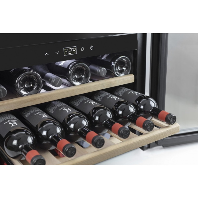 Caso frižider za vina WineSafe 18 EB crni ugradni-7